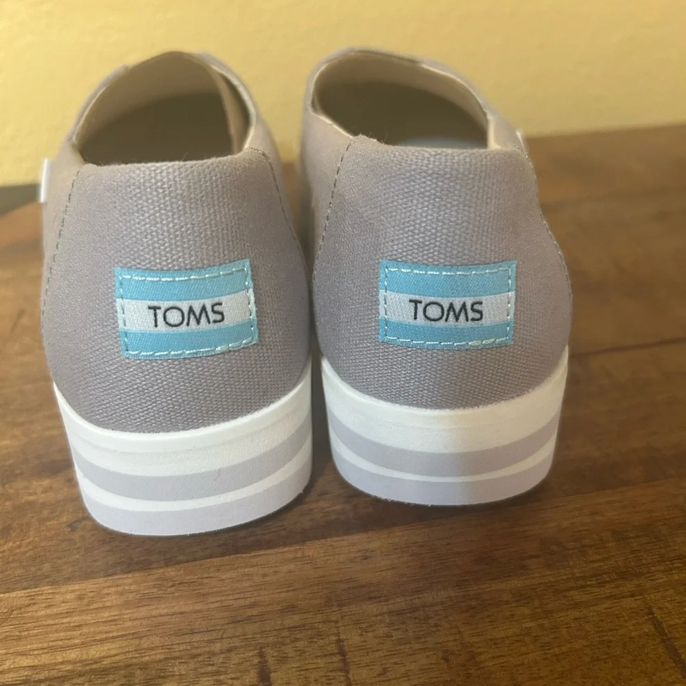 NWT Toms Gray Platform Shoes - Picture 4 of 5
